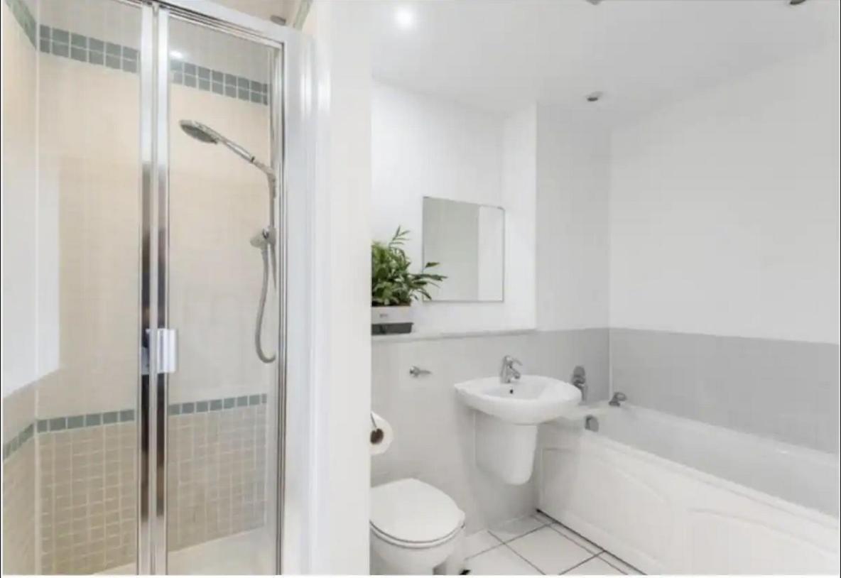 Spacious, Bright And Modern Flat In Holloway 伦敦 外观 照片